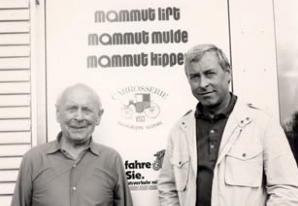 Bruno Brühwiler (à droite), fondateur du Hydraul Technik AG, avec son père August Brühwiler